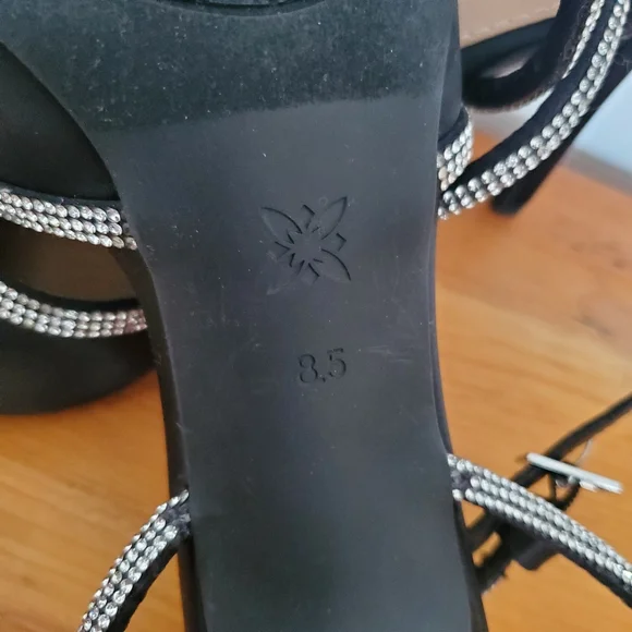 BCBGeneration Black Heels with Silver Bow Accents Size 8.5 - Picture 5 of 5